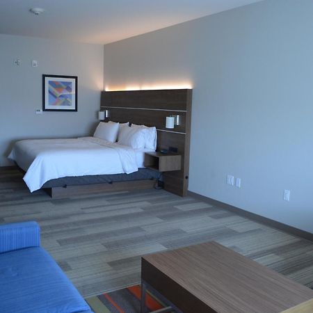 Holiday Inn Express & Suites ليبرال المظهر الخارجي الصورة