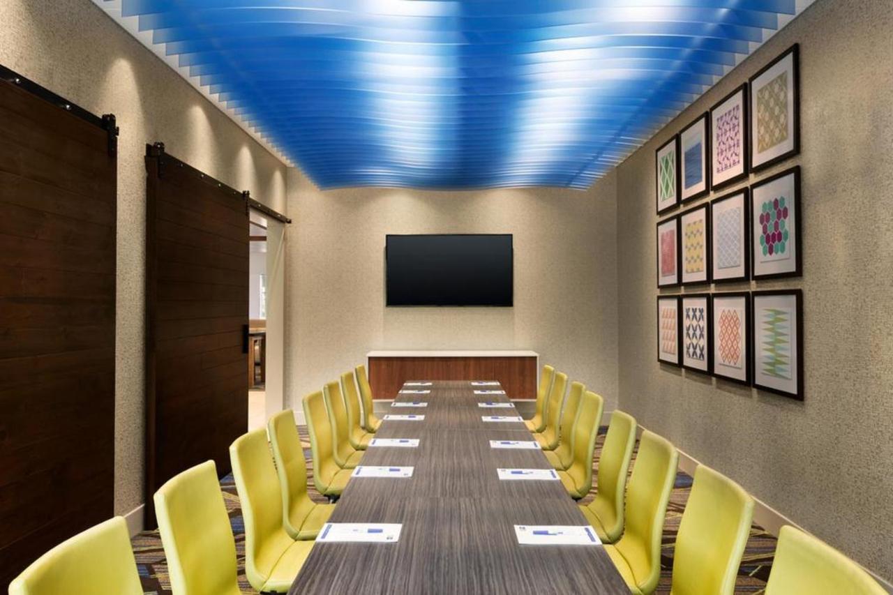 Holiday Inn Express & Suites ليبرال المظهر الخارجي الصورة