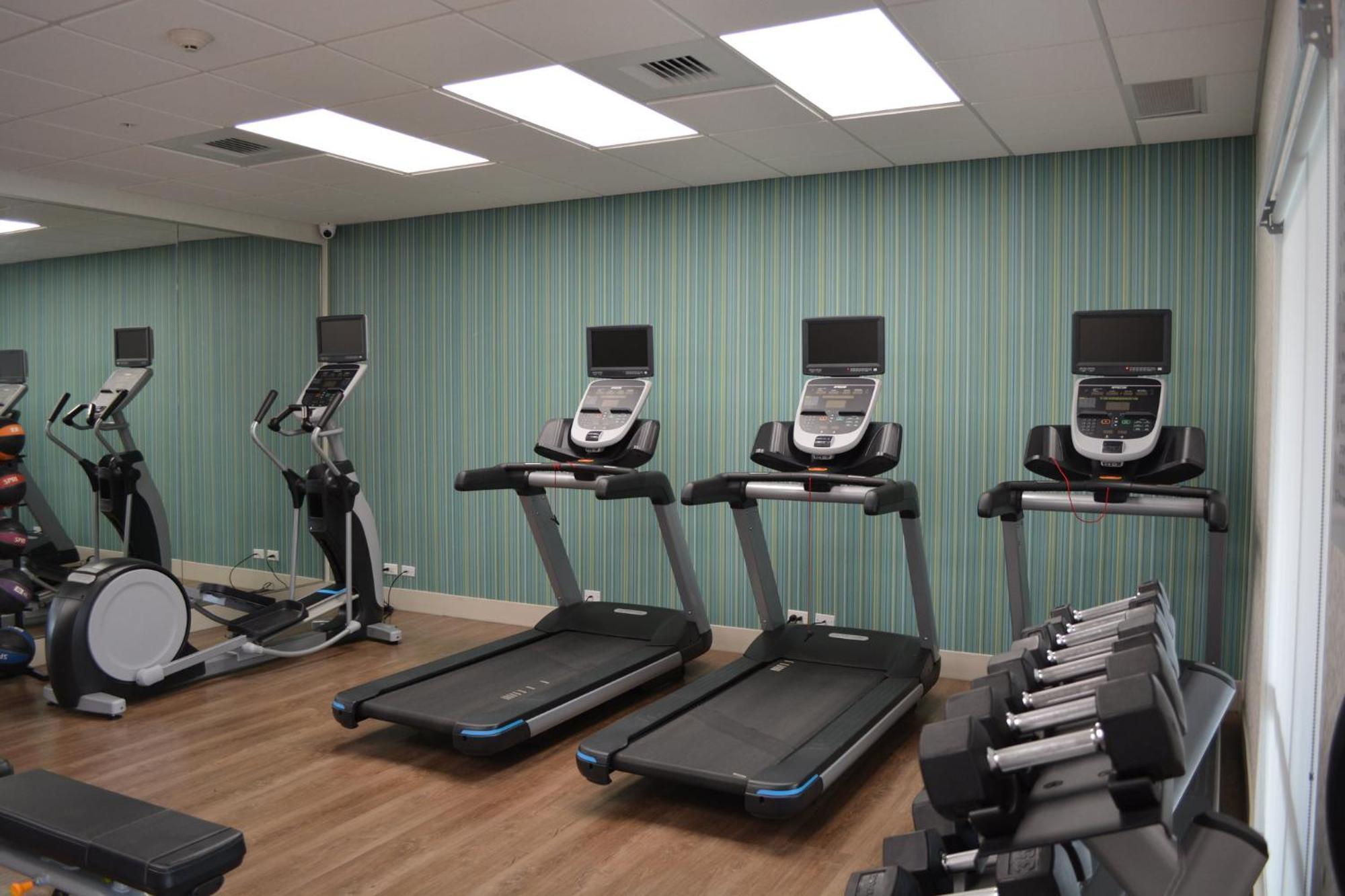 Holiday Inn Express & Suites ليبرال المظهر الخارجي الصورة