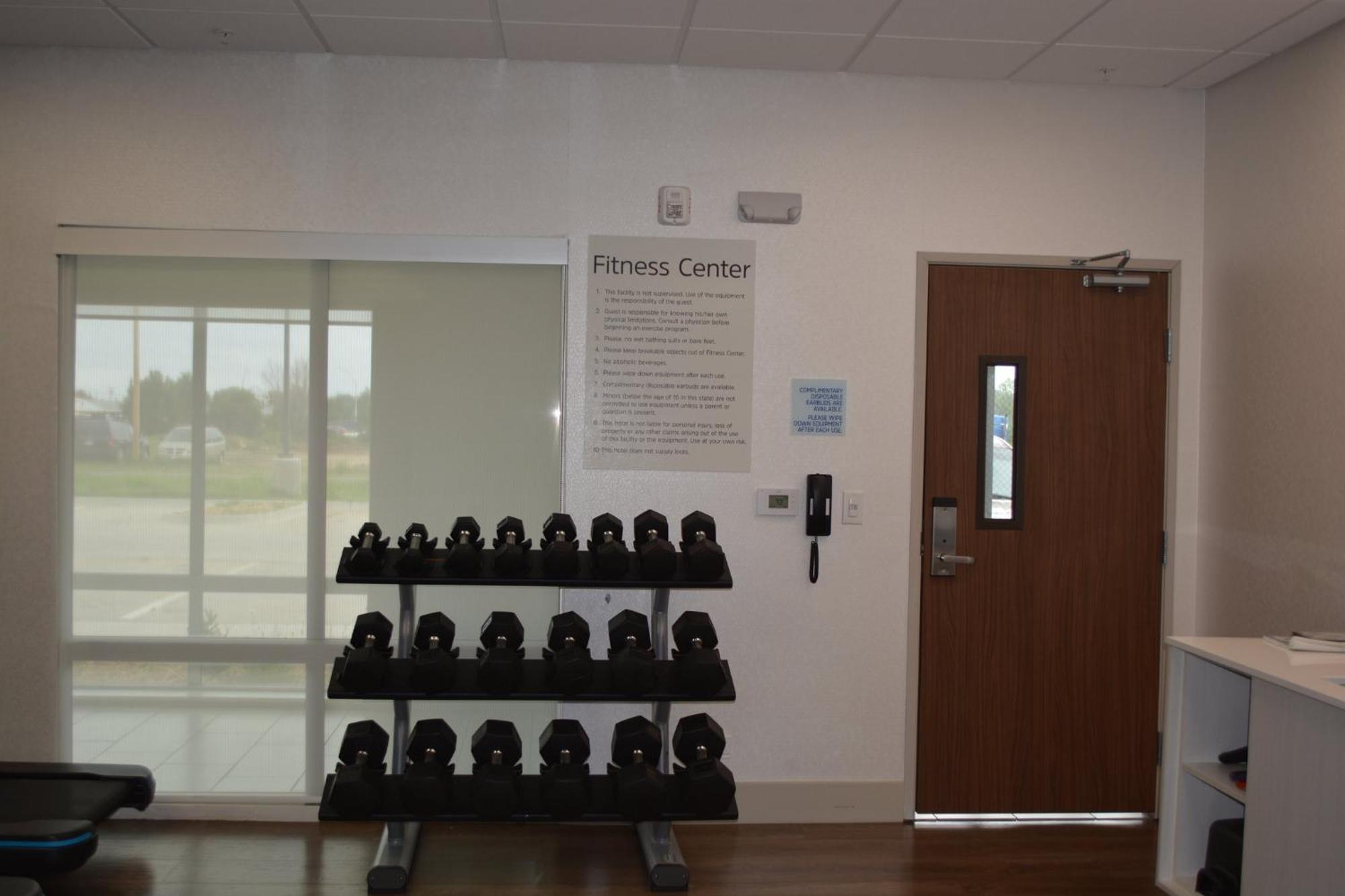 Holiday Inn Express & Suites ليبرال المظهر الخارجي الصورة