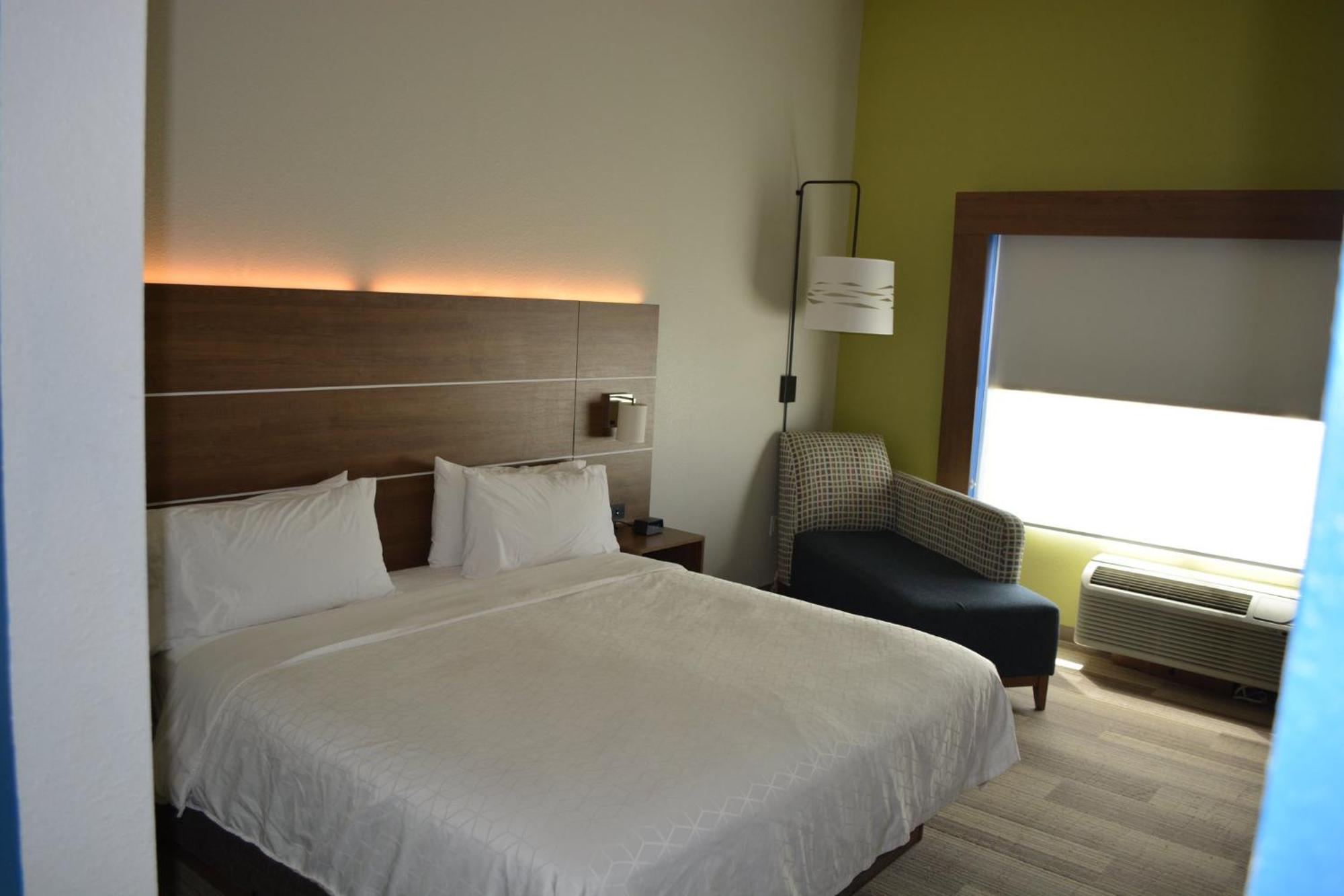 Holiday Inn Express & Suites ليبرال المظهر الخارجي الصورة