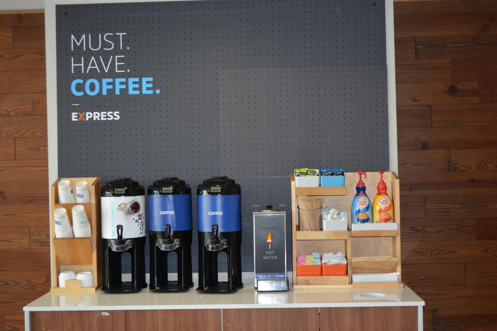 Holiday Inn Express & Suites ليبرال المظهر الخارجي الصورة