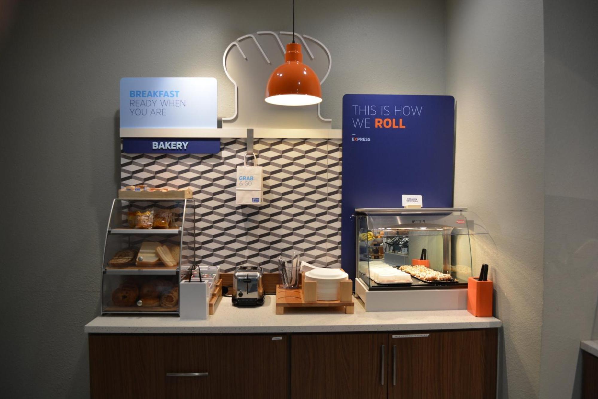 Holiday Inn Express & Suites ليبرال المظهر الخارجي الصورة