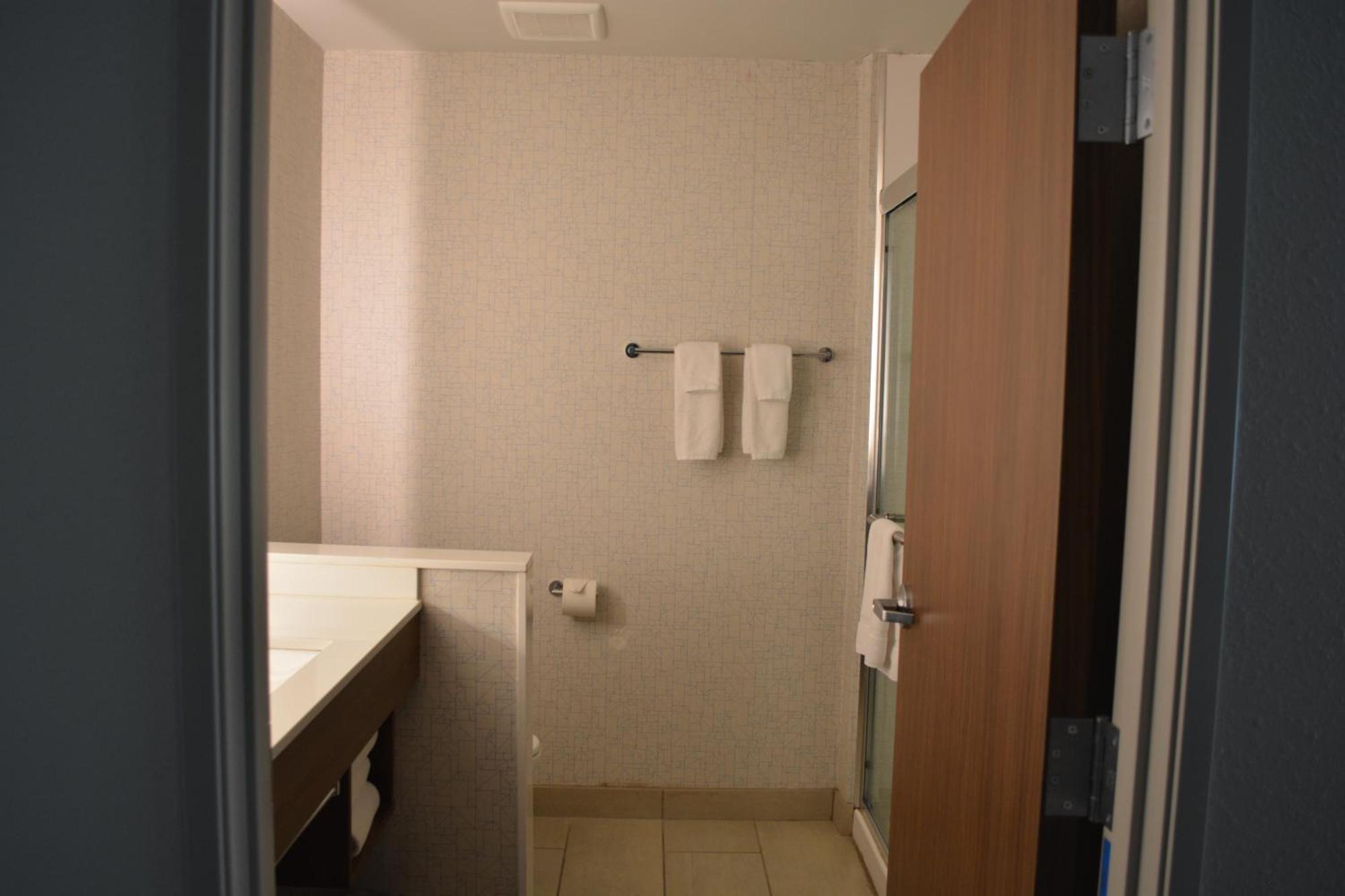 Holiday Inn Express & Suites ليبرال المظهر الخارجي الصورة
