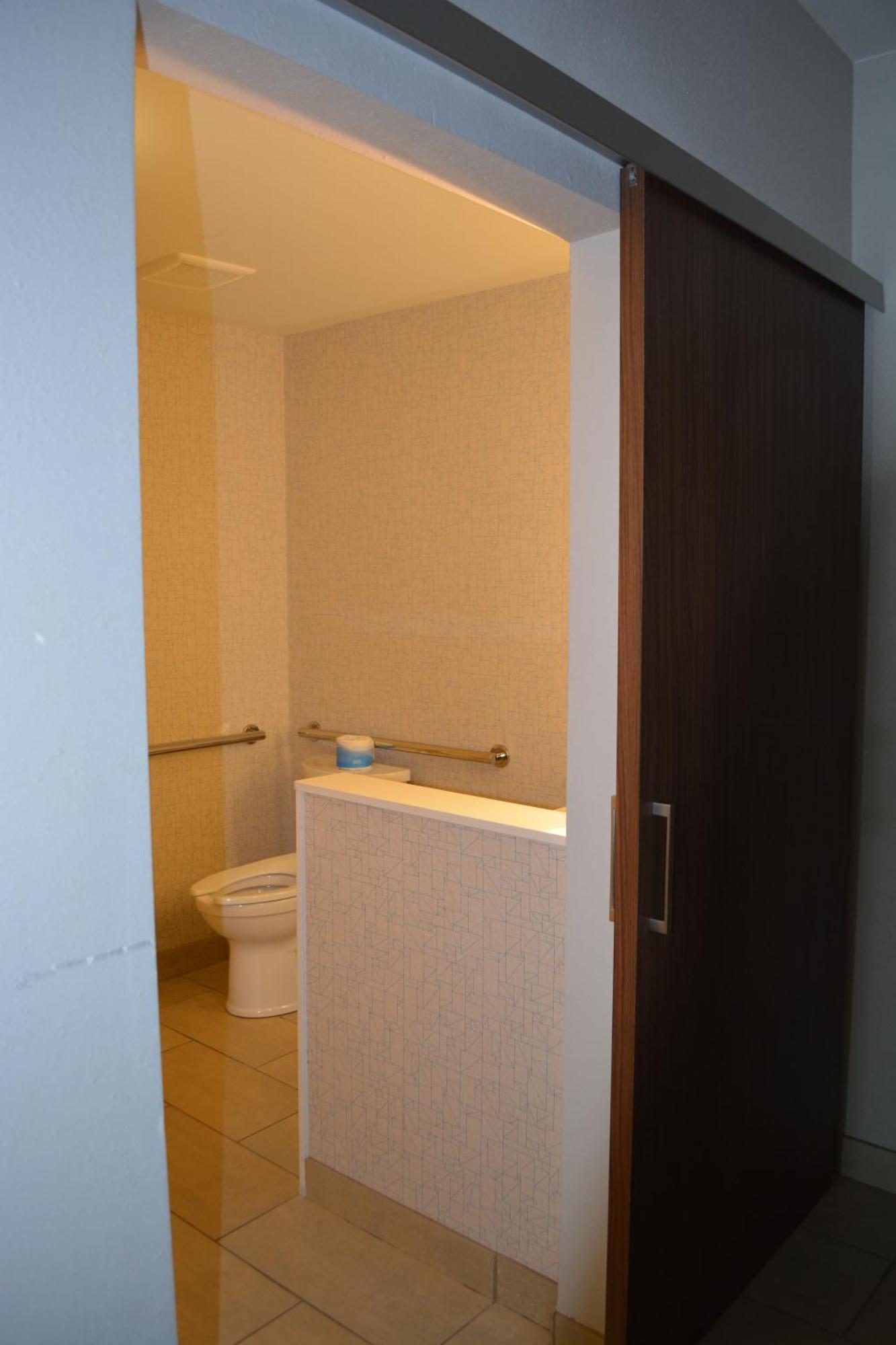 Holiday Inn Express & Suites ليبرال المظهر الخارجي الصورة