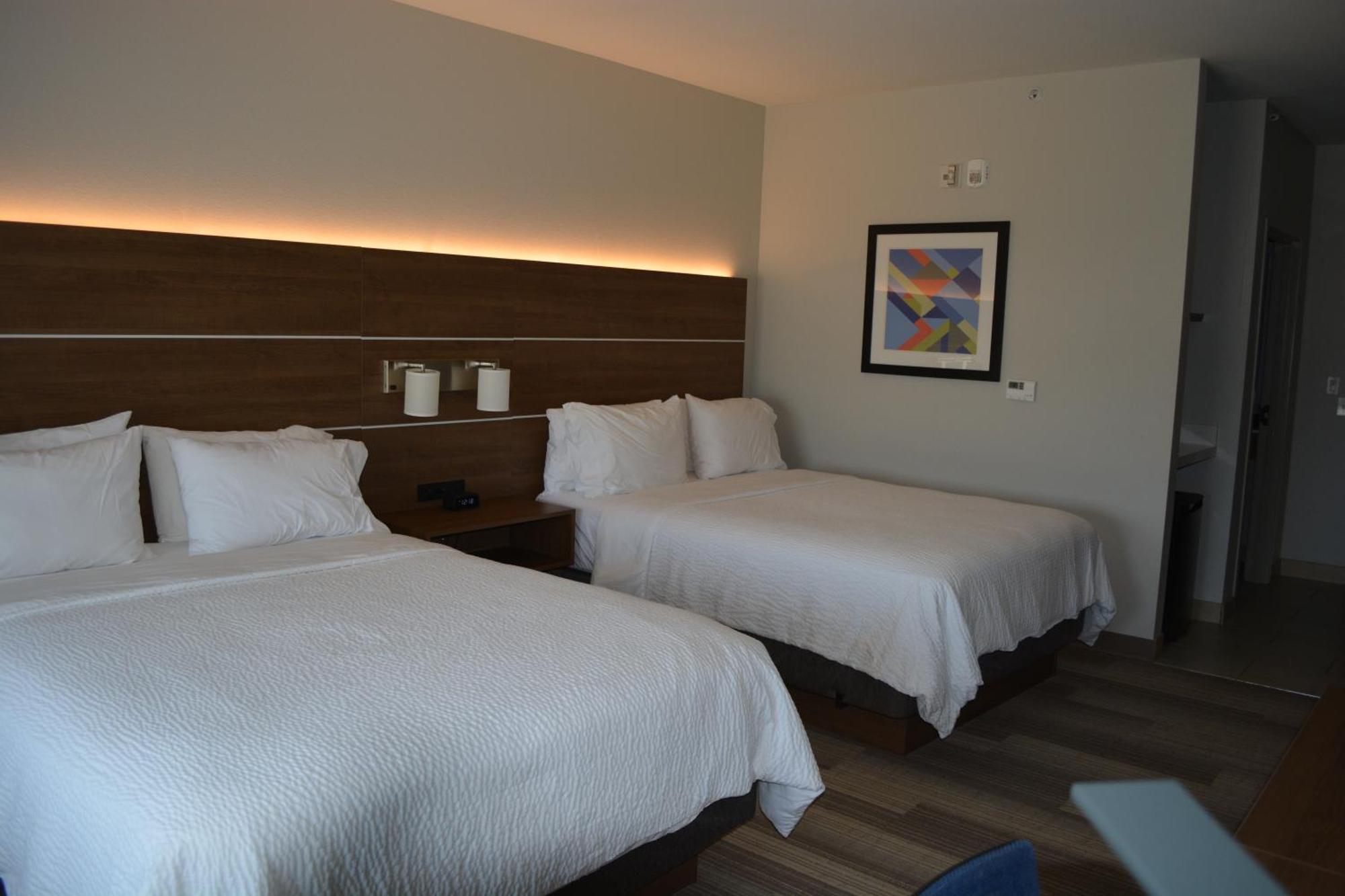 Holiday Inn Express & Suites ليبرال المظهر الخارجي الصورة