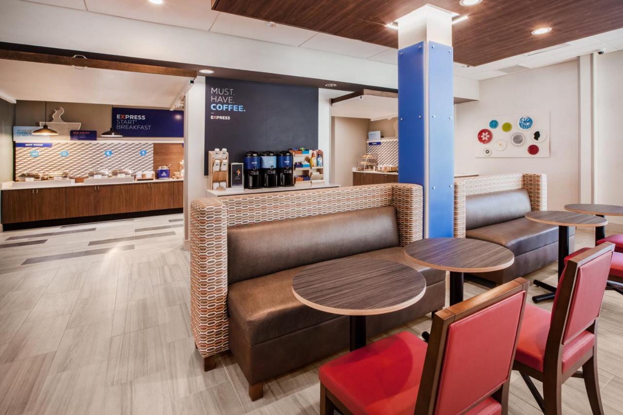 Holiday Inn Express & Suites ليبرال المظهر الخارجي الصورة
