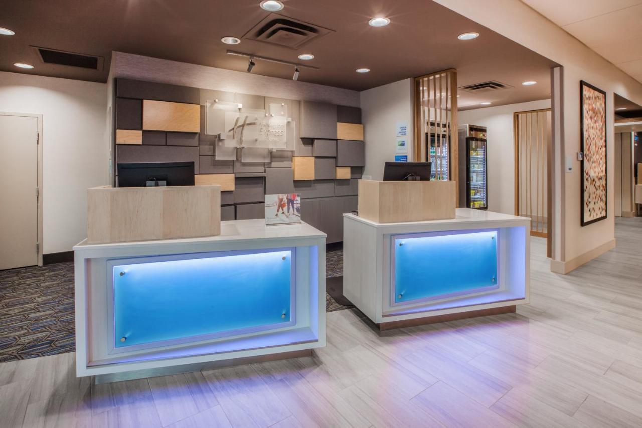 Holiday Inn Express & Suites ليبرال المظهر الخارجي الصورة