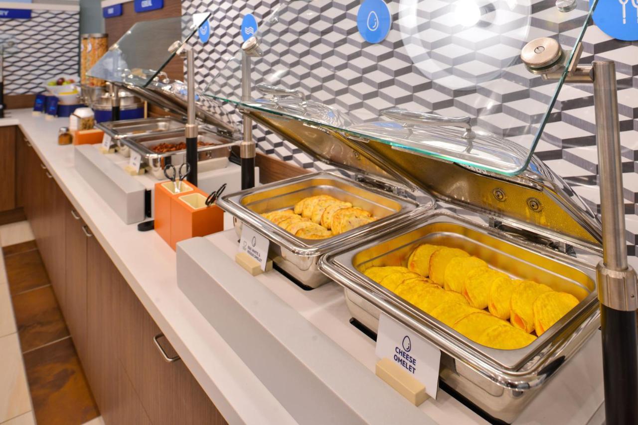 Holiday Inn Express & Suites ليبرال المظهر الخارجي الصورة